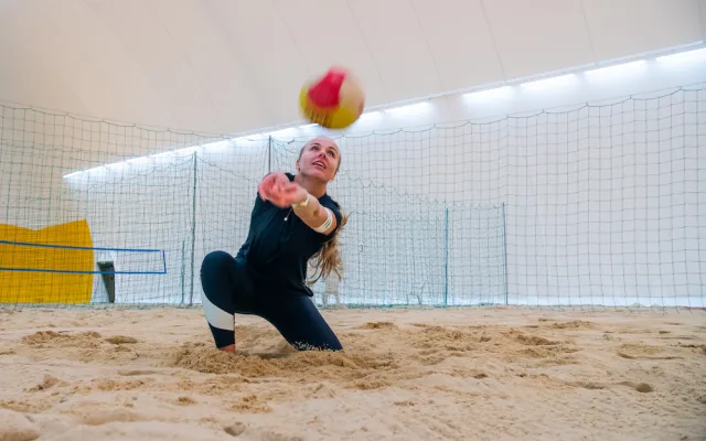 Na pláž i v zimě. Kurty na Riviéře zastřešuje nová nafukovací hala