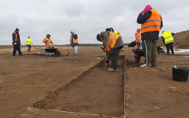 Jihomoravští archeologové jásají. Na trase dálnice D55 našli žárové hroby i nálezy z doby kamenné