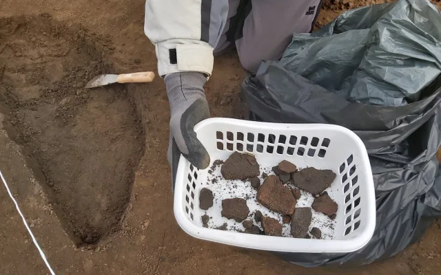 Jihomoravští archeologové jásají. Na trase dálnice D55 našli žárové hroby i nálezy z doby kamenné