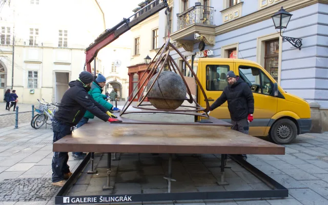 V Galerii Šilingrák si lidé můžou prohlédnout a osahat novou sochu