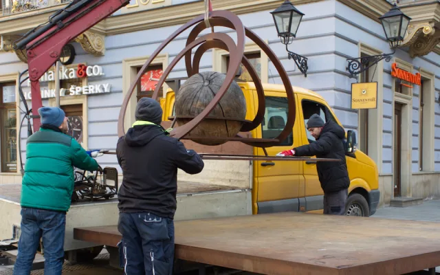 V Galerii Šilingrák si lidé můžou prohlédnout a osahat novou sochu