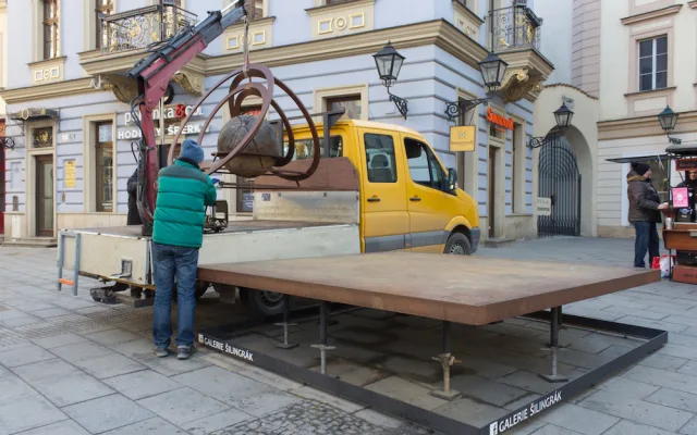 V Galerii Šilingrák si lidé můžou prohlédnout a osahat novou sochu