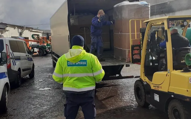 Do Česka mířilo deset tun zteplalého kebabu. Přivezl jej polský kamion