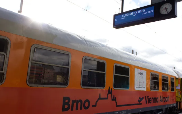 Brno vyslalo historicky první vlak, který dojede až na vídeňské letiště