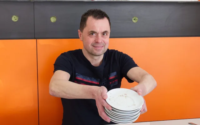 Rekordman v Brně spořádal za pět minut čtyřicet prasečích mozků