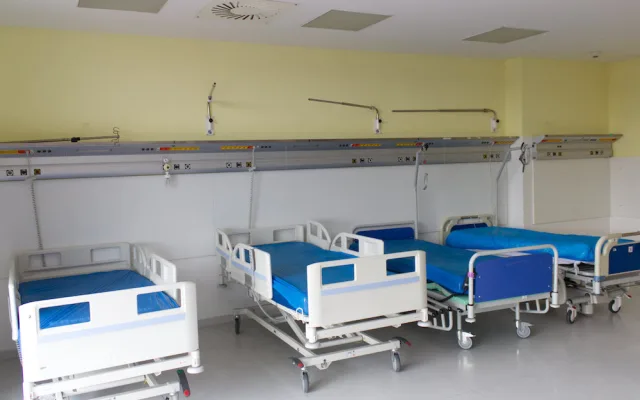 Ochrnul a hýbe jen očima. Pacientům na přístrojích pomáhají v brněnské nemocnici