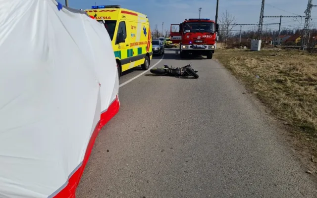 Motorkář vlétl do protisměru a narazil do dodávky. Na místě zemřel