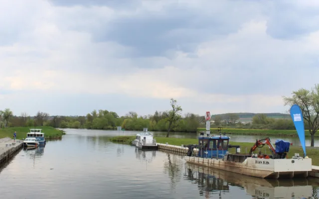 Baťův kanál je odemčený. Na vodní cestu se po zimě vrací turistické lodě