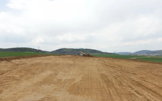 Třicet let čekání je u konce. V Čebíně začala stavba vytouženého obchvatu