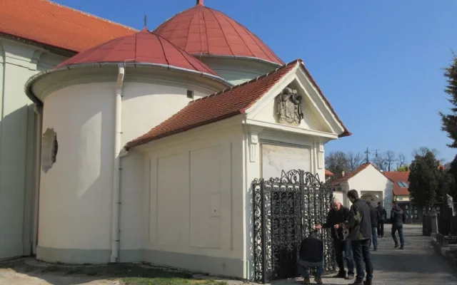 Slavkov opravil hrobku, kde jsou ostatky zámeckých pánů