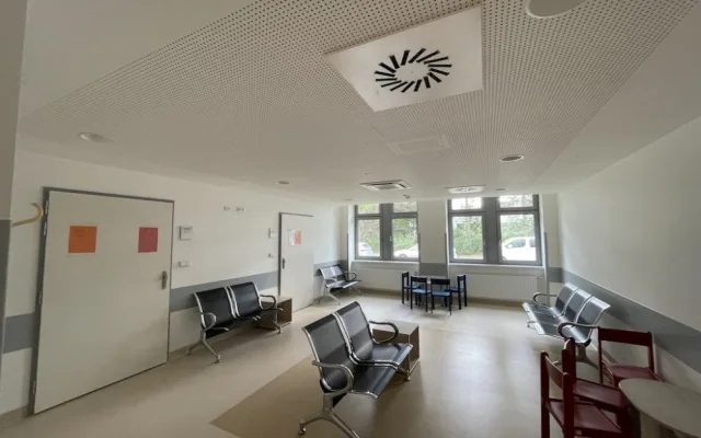 Po šedesáti letech prokoukla brněnská psychiatrie. Pacienti mají zahradu i pokoje podvou