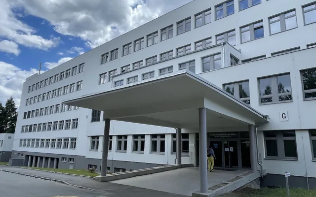 Po šedesáti letech prokoukla brněnská psychiatrie. Pacienti mají zahradu i pokoje podvou