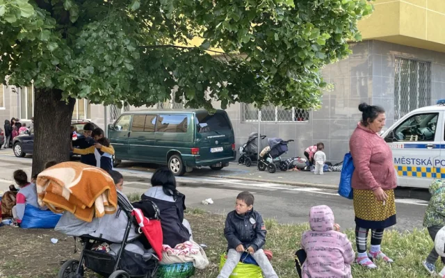 Pracovní úřad v Brně praská s novým měsícem ve švech. Fronty jsou i před bankou