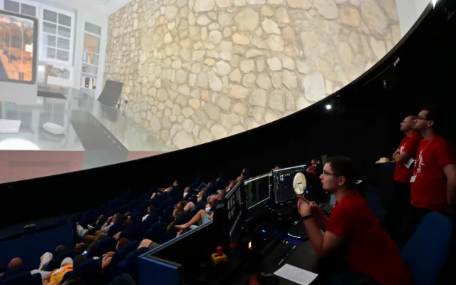 Podívejte se na nejnovější a nejlepší filmy pro digitální planetária 
