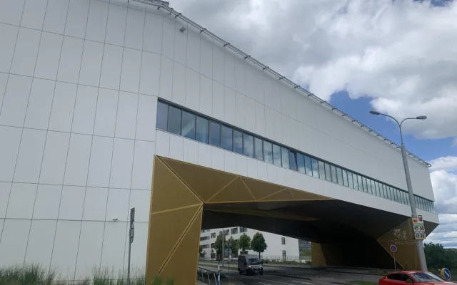 Studenti v Brně mají nemocnici bez pacientů. Učí se na simulátorech
