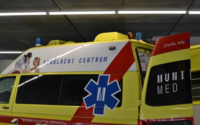 Studenti v Brně mají nemocnici bez pacientů. Učí se na simulátorech