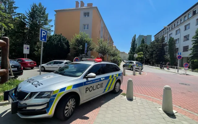 Brněnskou ubytovnu zachvátil požár. Hasiči evakuovali desítky lidí