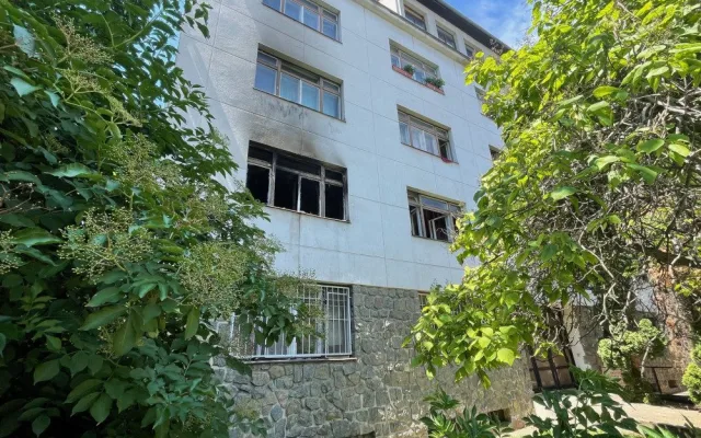 Brněnskou ubytovnu zachvátil požár. Hasiči evakuovali desítky lidí