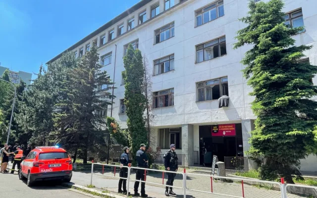Brněnskou ubytovnu zachvátil požár. Hasiči evakuovali desítky lidí