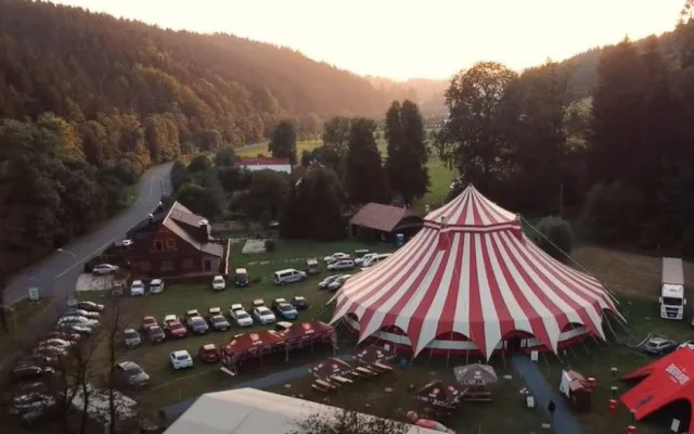 Začíná Týden kultury: užijte si jedinečný festival pod šapitó v Beskydech