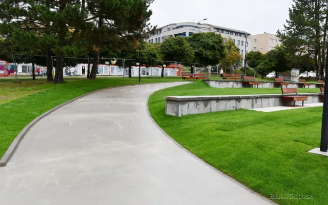 Blansko má opravené náměstí, parkoviště odsunulo za zeď