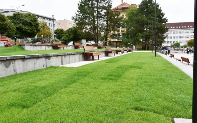 Blansko má opravené náměstí, parkoviště odsunulo za zeď