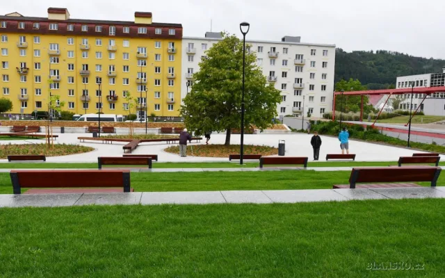Blansko dokončilo opravu náměstí. Lidi čeká nové parkoviště i mlžítko