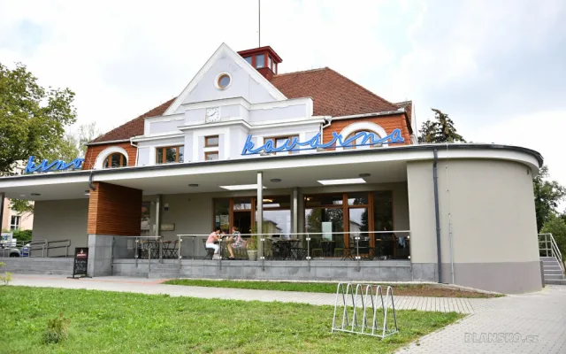 V Blansku opravili kino. Dostalo novou střechu i osvětlení