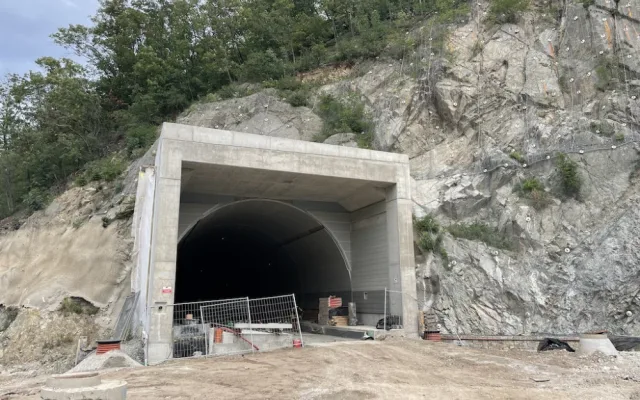 V Brně finišují s tunelem pro šaliny ve skále. První jízdy začnou na jaře
