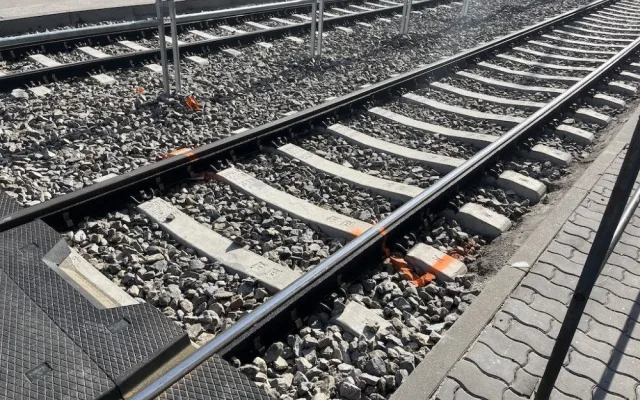 Brněnský šalinář smetl lidi na zastávce. Nevíme, proč nebrzdil, říká dopravce