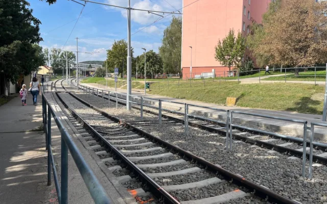 Brněnský šalinář smetl lidi na zastávce. Nebrzdil, připouští dopravce