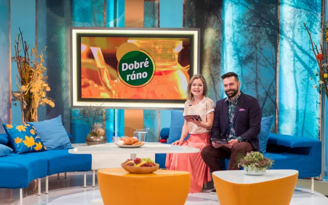 Dobré ráno, Brno, říká režisér Prušinovský a tropí si z města žerty. Nejvíc to schytává Česká televize