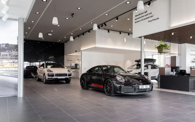 Porsche získalo nový domov v Brně. Výrobce vozů otevřel ve městě moderní centrum
