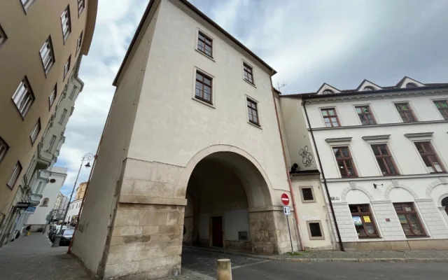 Brno zadalo zakázku architektům, aby navrhli opravu Měnínské brány