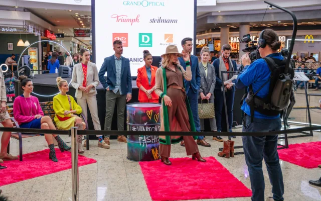 Fashion show ve Vaňkovce vyvrcholila průvodem modelek a modelů do centra města