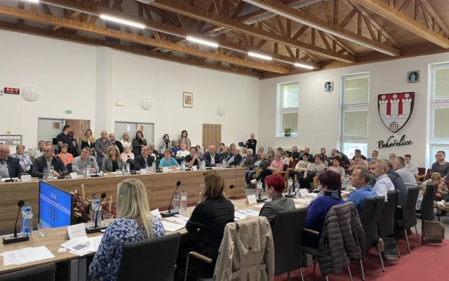 Plné zastupitelstvo. Takový pohled v Pohořelicích jen tak nepamatují