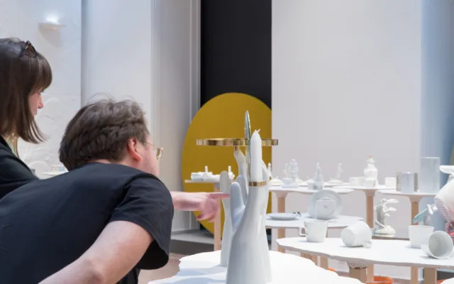 Do Brna dorazila výstava českého porcelánu