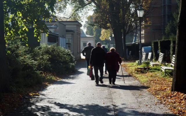 Blíží se památka zesnulých. Policie je připravena na kapsáře i sváteční řidiče v Brně