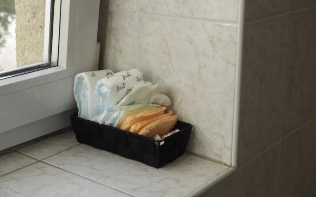 Muži z brněnské techniky dostali na záchody dámské vložky