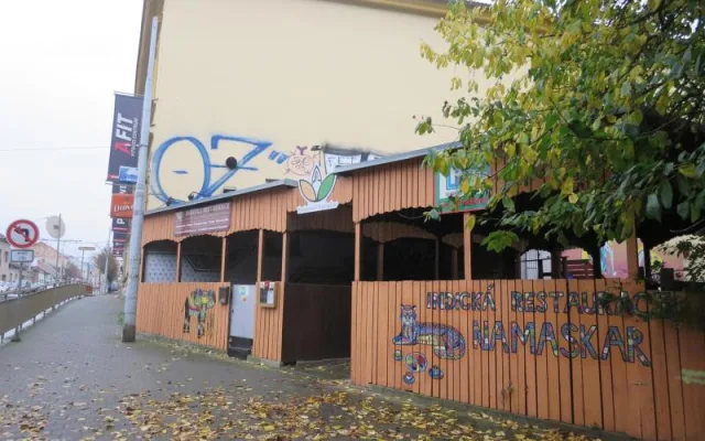 Vyhlášená indická restaurace v Brně byla plná špíny a myších výkalů