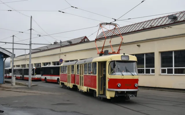 Brňané opravili retro šalinu z Prahy. Bude vozit cestující při mimořádných jízdách