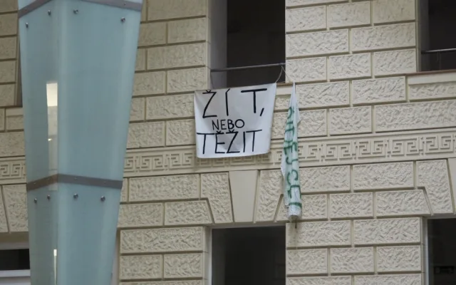Nejsme aktivisté a v noci nám nebyla zima, chválí si mladí klimatickou stávku v Brně