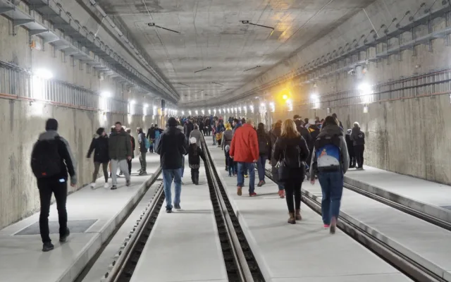 V Brně pustili lidi do nejdelšího tunelu pro šaliny. Přišly davy
