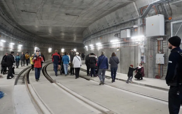 V Brně pustili lidi do nejdelšího tunelu pro šaliny. Přišly davy