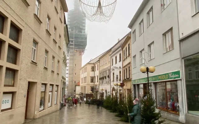 Dva stromy, ruské kolo i výzdoba jako v Praze. Znojmu advent nezkazí ani ceny energií