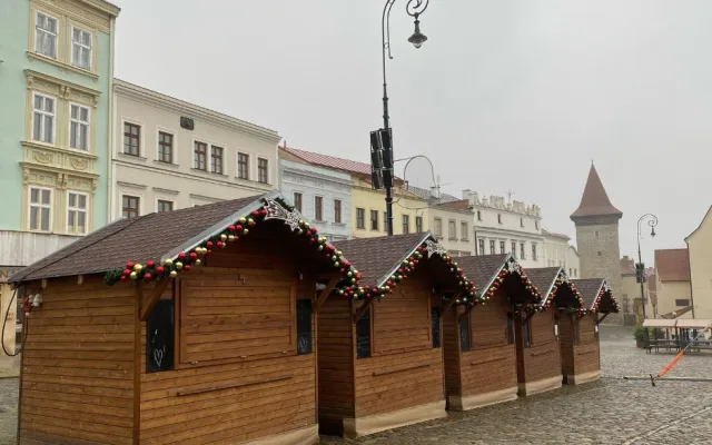 Dva stromy, ruské kolo i výzdoba jako v Praze. Znojmu advent nezkazí ani ceny energií