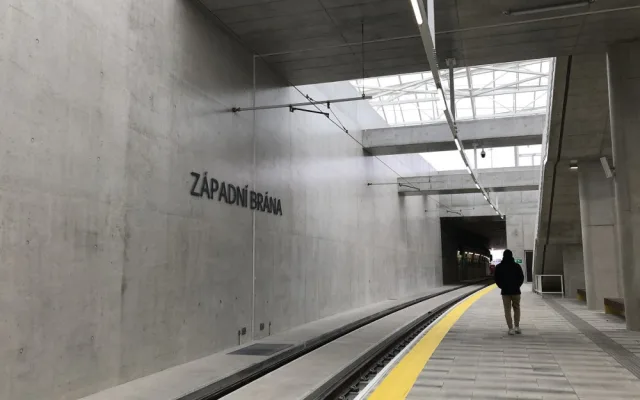 Brno spustilo ostrý provoz nové trati. Do šalinového tunelu poslalo cestující