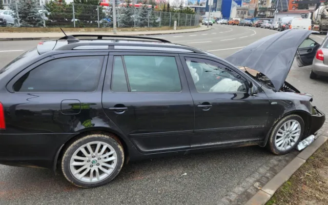 Opilý mladík předvedl zběsilou jízdu v centru Brna. Ničil auta, zábradlí a mířil na vánoční trhy