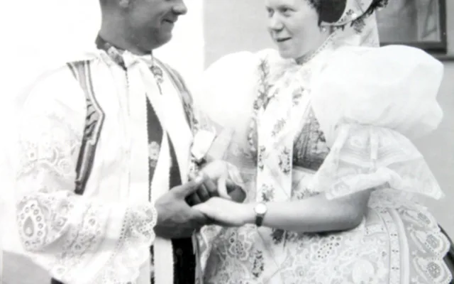 Zemřela známá jihomoravská malérečka Marie Švirgová