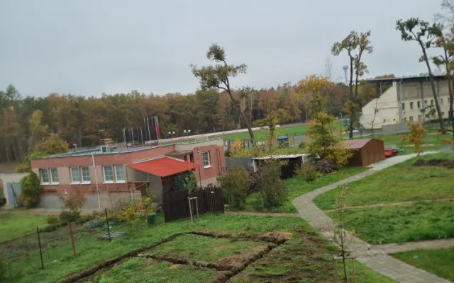 Hodonín buduje chytrou venkovní učebnu s letním kinem a kalifornskými žížalami.